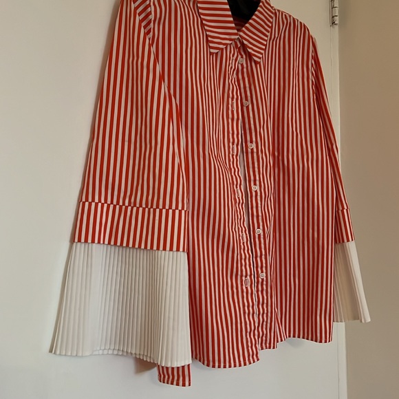 Uterque stripes shirt, A cut with a nice detail on the sleeves; - Picture 3 of 3